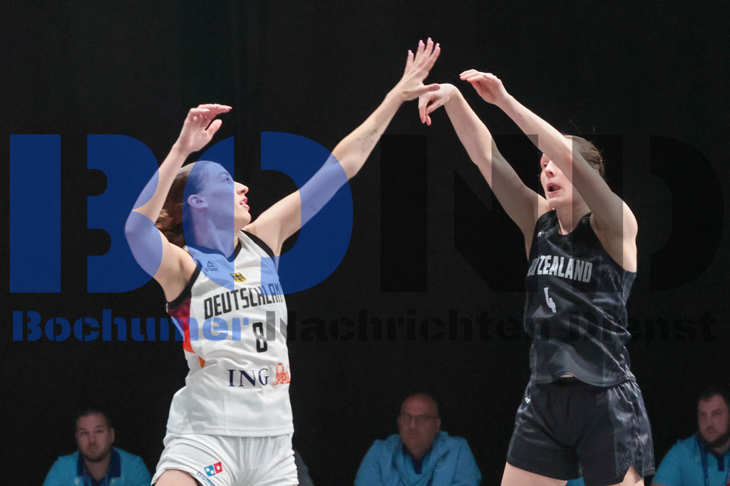 SES_TTG3X320250717-3 | bond - Realisiert mit Pictrs.com