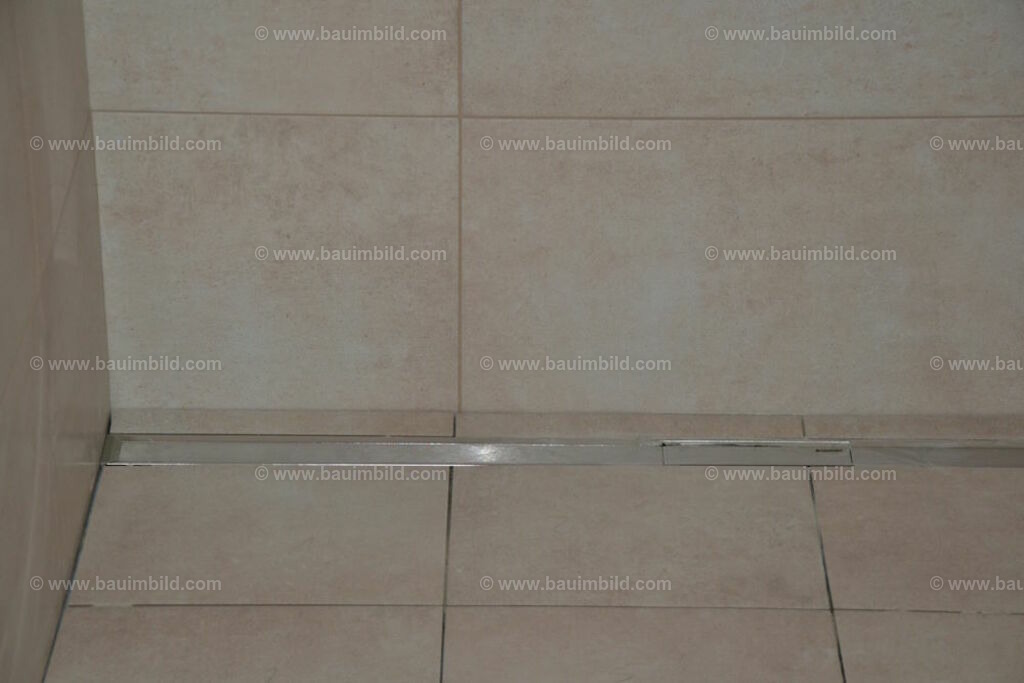 bib-lg21-fliesenlegerarbeiten-0073 | Nach LV-Leistungsgruppen sortierte Detailfotos über den Bau eines Hauses. Alle Hausbau-Bilder direkt vom Urheber und Autor der Website Haus-Selber-Bauen.com