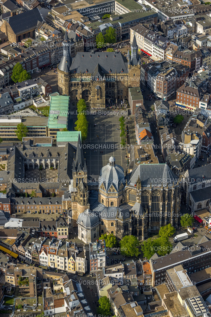 Aachen240403486 | Luftbild, Aachener Dom mit Katschhof Platz und Rathaus in der Aachener Altstadt, historische Sehenswürdigkeit, Markt, Aachen, Rheinland, Nordrhein-Westfalen, Deutschland