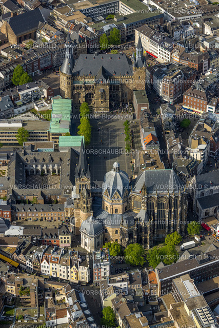 Aachen240403486 | Luftbild, Aachener Dom mit Katschhof Platz und Rathaus in der Aachener Altstadt, historische Sehenswürdigkeit, Markt, Aachen, Rheinland, Nordrhein-Westfalen, Deutschland