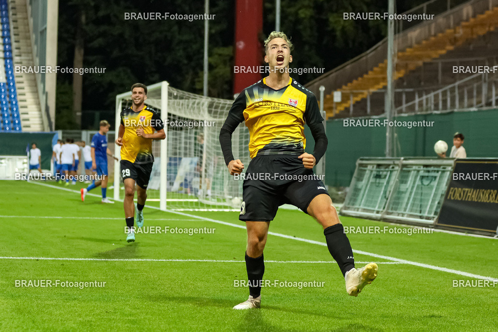 SB_KFCBAU_20250815_4679.JPG -  - KFC Uerdingen - SF Baumberg - Oberliga Niederrhein | Krefeld, Deutschland, 15.08.25: Etienne-Noel Reck (KFC Uerdingen) Torjubel, jubelt nach seinem Treffer zum 1:1 während des Oberliga Niederrhein Spiels zwischen KFC Uerdingen - SF Baumberg in der Grotenburg Stadion am 15. August 2025 in Krefeld, Deutschland. (Foto von Stefan Brauer/Brauer-Fotoagentur)