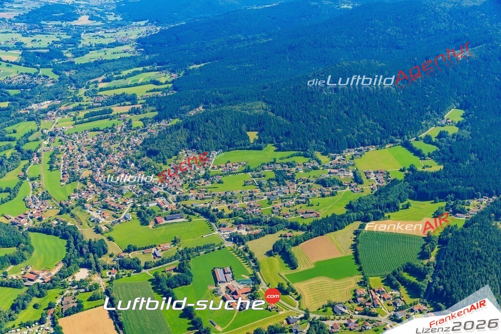 Luftaufnahme der Stadt Hohenwarth - Die Luftaufnahme wurde 2025 vom UL-Flugzeug heraus erstellt ( keine Drohne ) - Hochauflösende Luftaufnahme - für professionelle Ausdrucke geeignet. Die Geschenkidee !Mit Lizenz und Bildrechte bestellbar