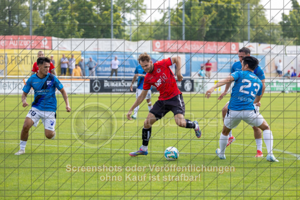 20250816_141054_0224 | #,1.Göppinger SV (rot) vs. FSV 08 Bietigheim-Bissingen (blau), Fußball, Oberliga BW, wfv, 03. Spieltag, Saison 2025/2026, Rasensportplatz Stadion SV Göppingen, Hohenstaufenstr. 116, 73033 Göppingen, 16.08.2025 - 14:00 Uhr,Foto: PhotoPeet-Sportfotografie/Peter Harich