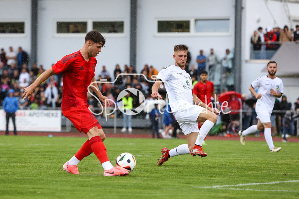 SSV Dillingen - FC Bayern Amateure | Torschuss Maximilian WAGNER (FCB #9) gegen den SSV Dillingen