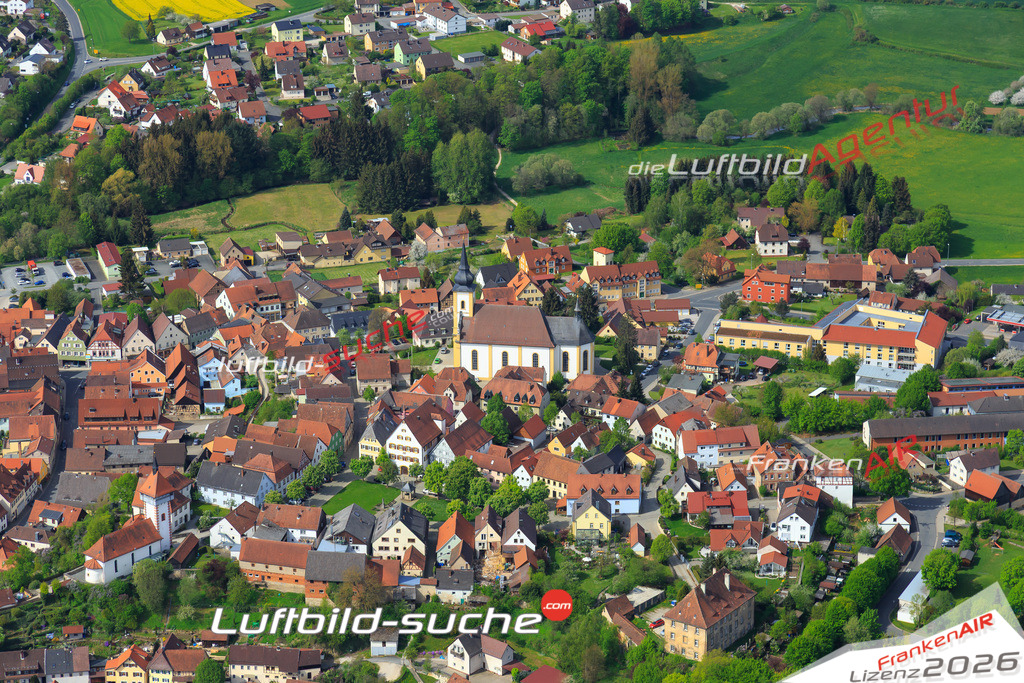 Die Luftaufnahme der Stadt Hollfeld wurde vom UL-Flugzeug heraus erstellt ( keine Drohne )- hohe Auflösung für beste Qualität