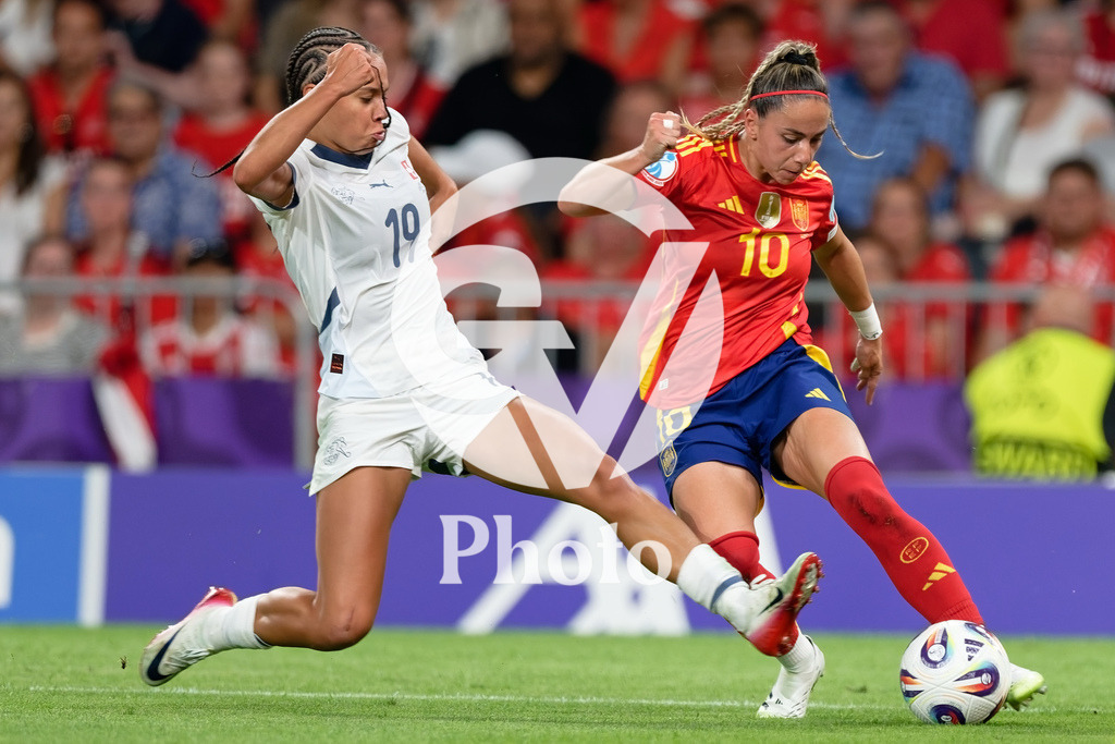Spain v Switzerland - UEFA Women's EURO 2025 Quarter-Final | BERN, SWITZERLAND - JULY 18: Iman Beney of Switzerland (L) and Athenea of Spain (R) fight for possession  during the UEFA Women's EURO 2025 Quarter-Final match between Spain v Switzerland at Stadion Wankdorf on July 18, 2025 in Bern, Switzerland. (Photo by Giuseppe Velletri/Sports Press Photo/Getty Images)
