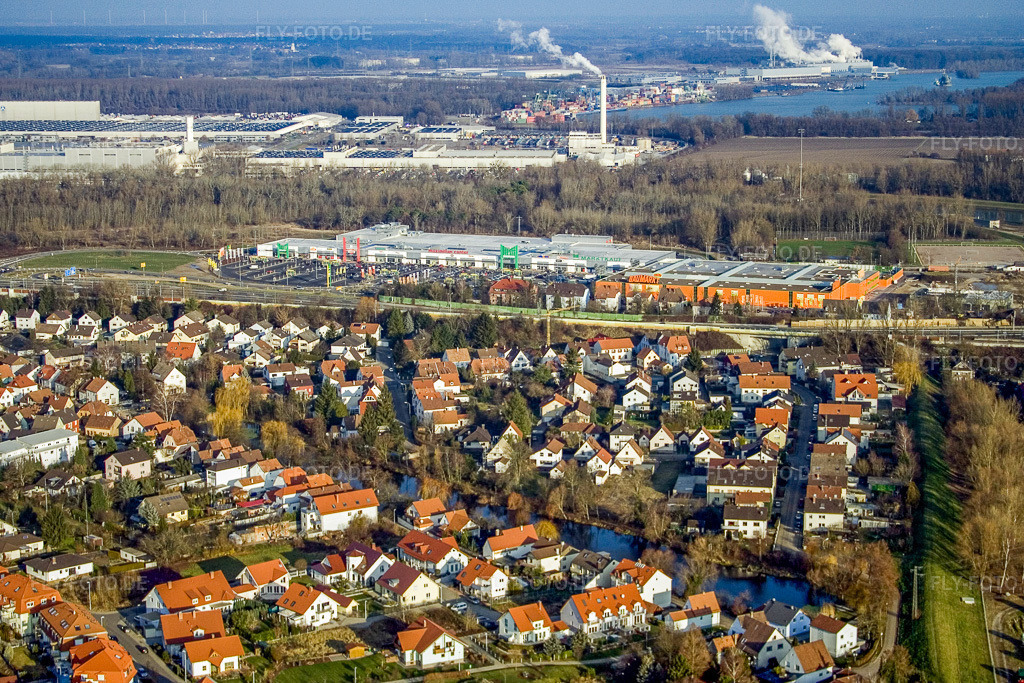 Luftbild: Rheindammstr vor dem Maximilian Center im Ortsteil Maximiliansau in Wörth im Bundesland Rheinland-Pfalz in Deutschland. Foto: IMG_9032.jpg vom 15.12.2007 durch Werner Riehm/FLY-FOTO.de