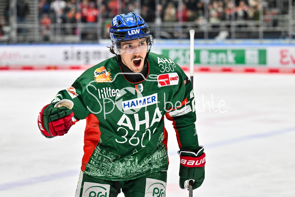 Augsburger Panther - Grizzlys Wolfsburg | AUGSBURG, GERMANY - 15. MARCH: Jubel der Panther nach dem Treffer zum 5-4 durch Christian HANKE (Augsburger Panther 25) / Tor / Torschuetze / Freude / Happy während dem Match zwischen den Augsburger Panthern und den Grizzlys Wolfsburg am 52. Spieltag der Penny DEL im Curt Frenzel Stadion