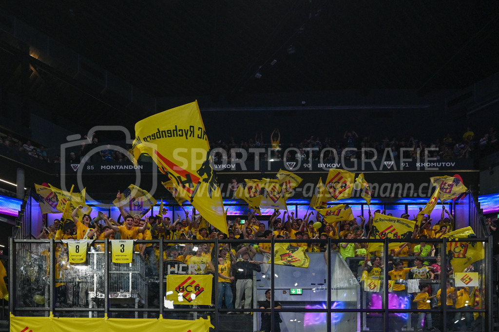 Zug United - HC Rychenberg - 25. April 2026 | Der HCR-Fanblock am L-UPL Superfinal-Spiel zwischen Zug United und HC Rychenberg am 25. April 2026 in der BCF Arena, Fribourg, Schweiz.Bild: Sportfotografie Markus Aeschimann | www.markus-aeschimann.ch - Realisiert mit Pictrs.com