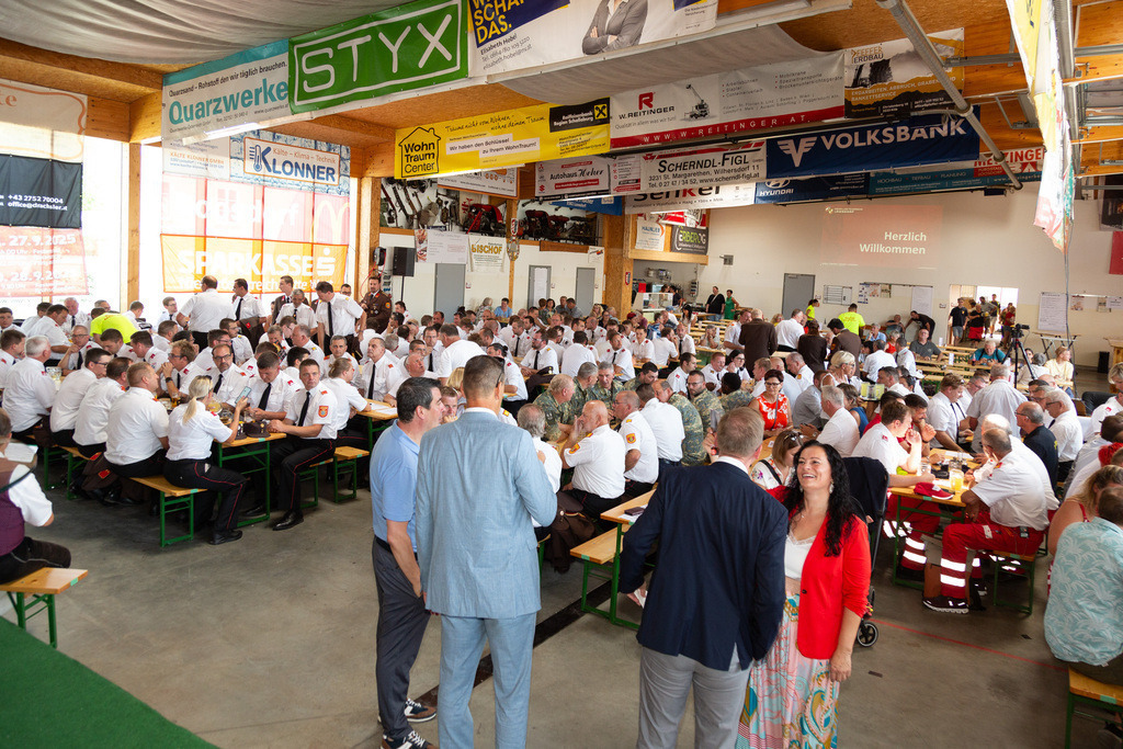 Festakt_010 | Fotodoku des Festaktes im FF-Haus Loosdorf anlässlich der Auszeichnung der Helfer und Hilfsorganisationen  der Hochwasserkatastrophe September 2024