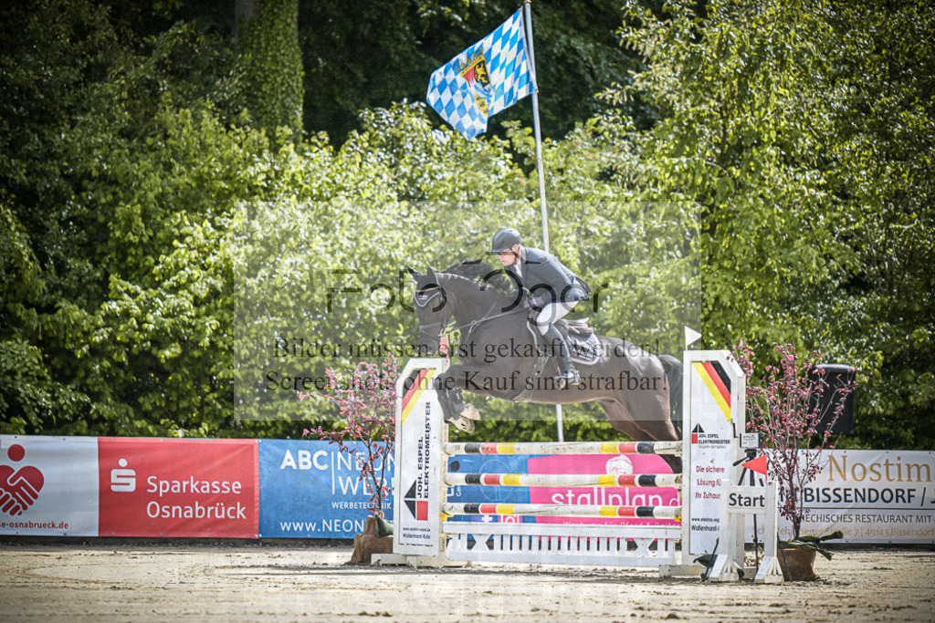 DOS_7751 | Entdecke hochwertige Reitturnierfotos von Foto Oger. Professionell, emotional und authentisch – jetzt Lieblingsmomente im Shop bestellen.Deutschlandweite Turnierfotografie. - Realisiert mit Pictrs.com