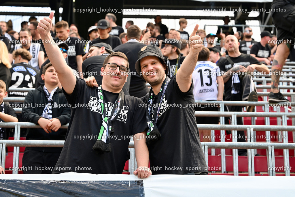 SK Puntigamer Sturm vs. SK Rapid Wien Siegerehrung, Impressionen | SK Sturm Fans, SK Puntigamer Sturm vs. SK Rapid Wien Siegerehrung, Impressionen, SK Puntigamer Sturm vs. SK Rapid Wien Siegerehrung, Impressionen am 01.05.2024 in Klagenfurt (Wörthersee Stadion ), Austria, (Photo by Bernd Stefan)