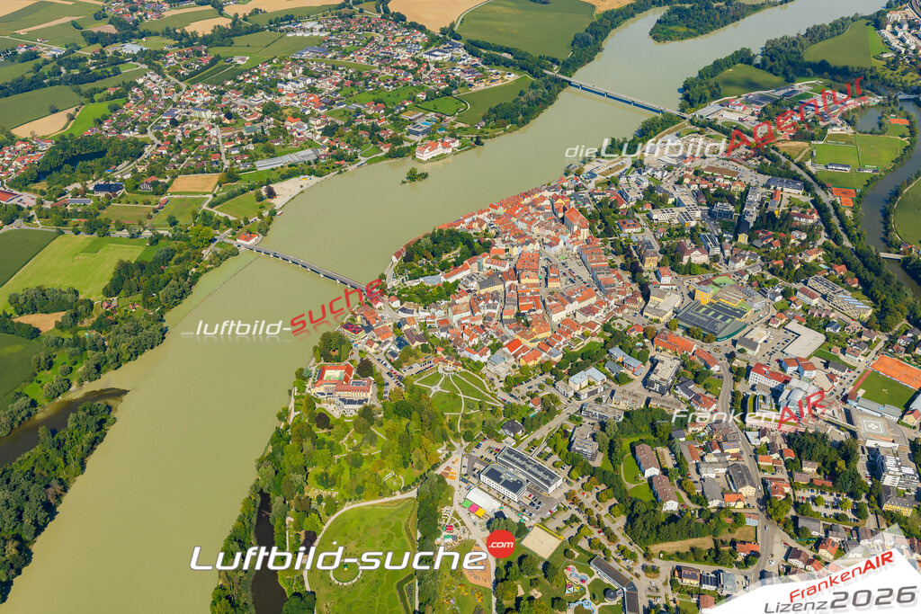 Luftaufnahme der Stadt Schärding - Die Luftaufnahme wurde 2025 vom UL-Flugzeug heraus erstellt ( keine Drohne ) - Hochauflösende Luftaufnahme - für professionelle Ausdrucke geeignet. Die Geschenkidee !Mit Lizenz und Bildrechte bestellbar