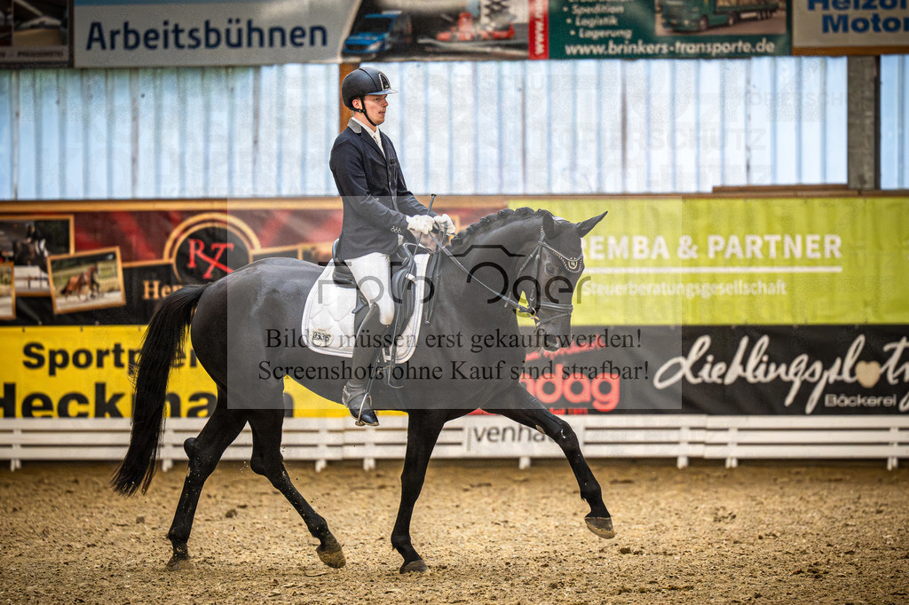 DOS_1471 | Entdecke hochwertige Reitturnierfotos von Foto Oger. Professionell, emotional und authentisch – jetzt Lieblingsmomente im Shop bestellen.Deutschlandweite Turnierfotografie. - Realisiert mit Pictrs.com