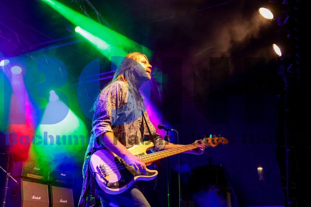 Purple Rising  {date} -  | {headline}(Foto: Sebastian Sendlak / BOND) - Realisiert mit Pictrs.com