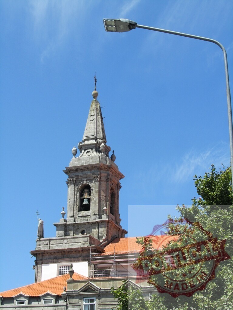 Church of Saint Michael bell tower Porto Portugal. Porto - Portugal | Featuring Saint Michael church bell tower with street light and blue sky in Porto - Realisiert mit Pictrs.com