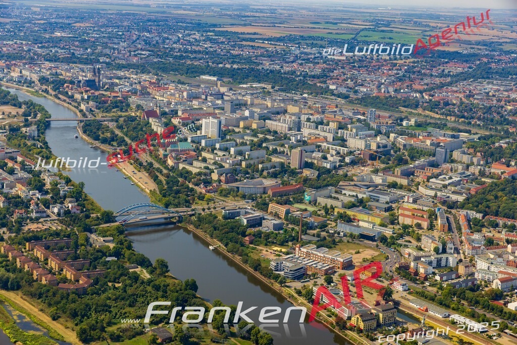 Luftaufnahme Alte Neustadt Magdeburg - Die Luftaufnahme wurde 2025 vom UL-Flugzeug heraus erstellt ( ohne Drohne ) - Hochauflösende Luftaufnahme - für professionelle Ausdrucke geeignet. Die Geschenkidee !Mit Lizenz und Bildrechte bestellbar