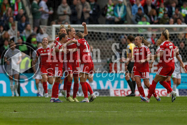14.05.2026, GER, Fussball, Frauen, DFB-Pokal, Finale, Saison 2025/2026, VfL Wolfsburg - FC Bayern München | Arianna Caruso (Bayern) Torjubel, jubelt mit ihrer Mannschaft nach dem Treffer zum 4:0