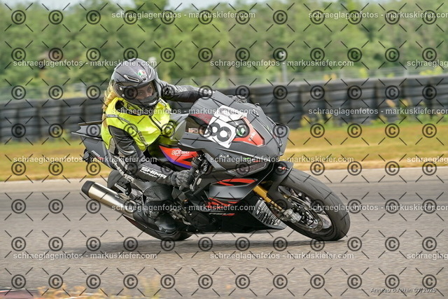 25bt05-1201 | markuskiefer.com - Realisiert mit Pictrs.com