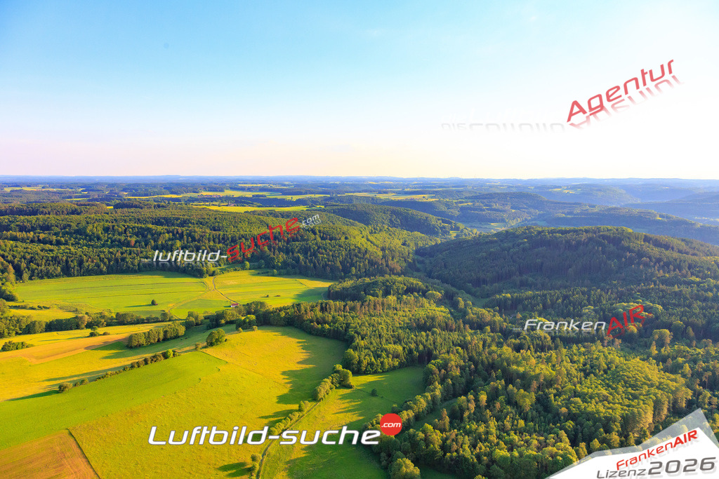 Die Luftaufnahme Geutenreuth - Weismain wurde 2017 mittels Flugzeug (keine Drohne) erstellt. Perfekte Schärfe und Druck- Auflösung- Garantiert!