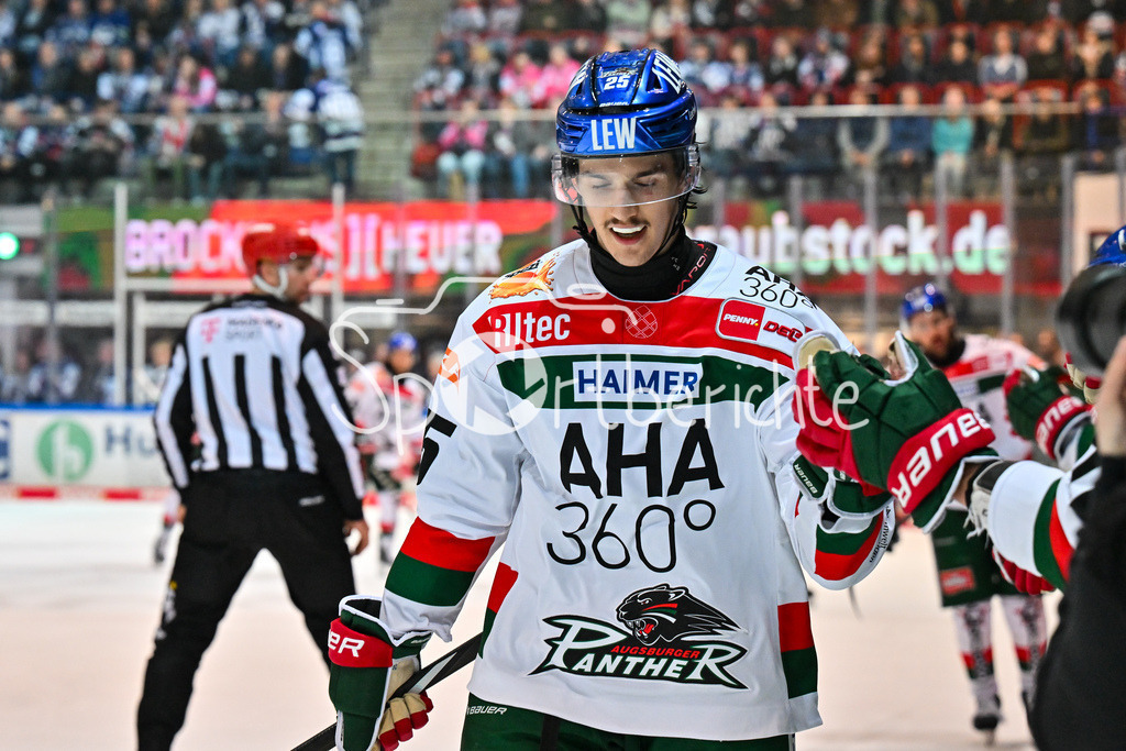 Iserlohn Roosters - Augsburger Panther | Jubel der Panther nach dem Treffer zum 1-3 durch Christian HANKE (Augsburger Panther #25) / Tor / Torschuetze / Freude / Happy / DEL: Iserlohn Roosters - Augsburger Panther, Eissporthalle Iserlohn am 07.03.2025
