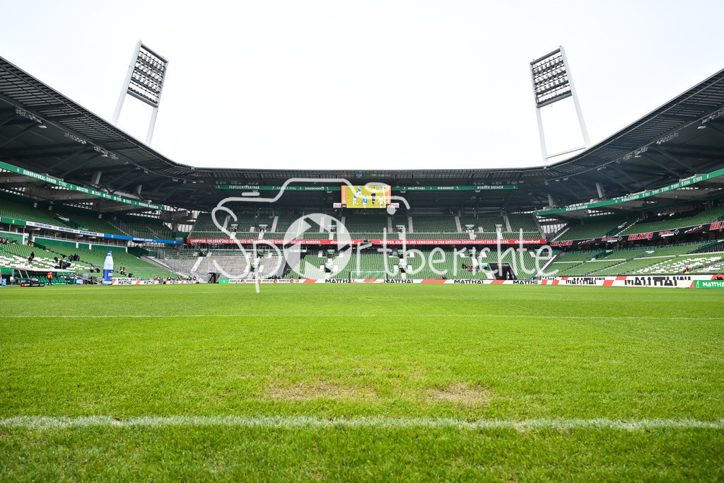 SV Werder Bremen - FC Bayern München | BREMEN, GERMANY - 14. FEBRUARY: Ein Blick ins Bremer Weserstadion vor dem Bundesligamatch zwischen dem SV Werder Bremen und dem FC Bayern München am 22. Spieltag im Weserstadion / DFL REGULATIONS PROHIBIT ANY USE OF PHOTOGRAPHS AS IMAGE SEQUENCES AND/OR QUASI-VIDEO / Symbolbild / Symbolfoto