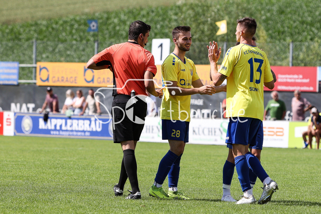 FC Pipinsried - SSV Jahn Regensburg II | Jubel nach 2-1