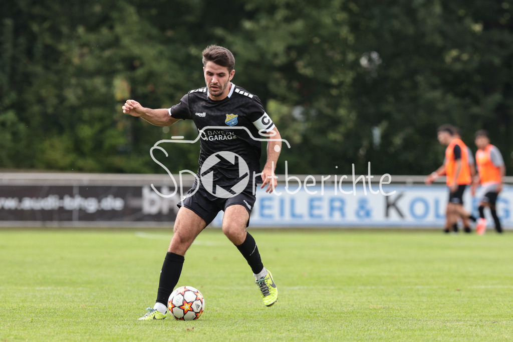 TSV 1861 Nördlingen - FC Pipinsried | am BAll Benedikt LOBENHOFER (FCP #25) / Freisteller / Einzelfoto