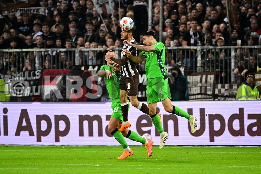 KBS Picture_FCStPauli-Gladbach_028 | v.l. Elvedi Nico (Bor.Moenchengladbach) , Pereira Lage Mathias (St.Pauli) , Diks Kevin (Bor.Moenchengladbach) ,Sportplatz :  Millerntor Stadion, - Realisiert mit Pictrs.com