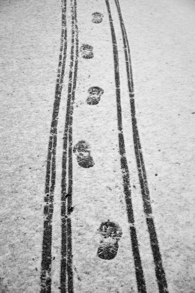 Schneefahrbahn in der Stadt | Wien, Austria - January 05, 2015: Schneefahrbahn in der Stadt. - Realisiert mit Pictrs.com