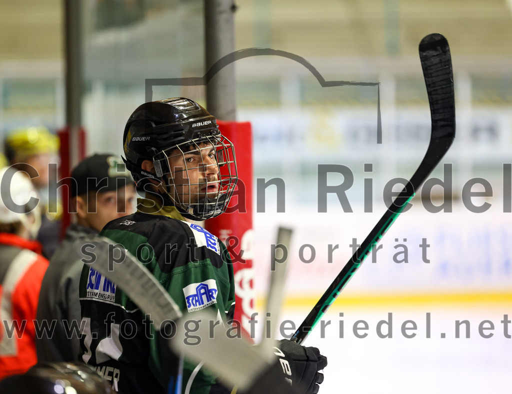 2022-10-30_104_TSV_Erding_gegen_ESC_Riverrats_Geretsried | Erding, Deutschland, 30.10.2022:
Eishockey, Bayernliga 2022 / 2023, 9. Spieltag, TSV Erding gegen ESC Riverrats Geretsried, Endergebnis: 3:5

Lukas Krämmer (Erding Gladiators, #24)

Foto: Christian Riedel / fotografie-riedel.net