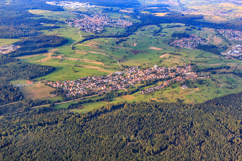 Luftbild: Ortsansicht von Süden im Ortsteil Langenalb in Straubenhardt im Bundesland Baden-Württemberg in Deutschland. Foto: IMG_53157.jpg vom 09.09.2012 durch Werner Riehm/FLY-FOTO.deAuflösung des Originals: 4752 x 3168 px