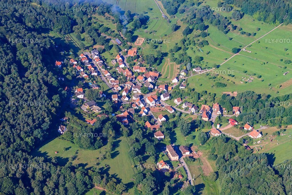 Dorf im Litschbachtal von Nordosten | Luftbild: Dorf im Litschbachtal von Nordosten in Nothweiler im Bundesland Rheinland-Pfalz in Deutschland. Foto: IMG_31044.jpg vom 07.08.2010 durch Werner Riehm/FLY-FOTO.de - Realisiert mit Pictrs.com