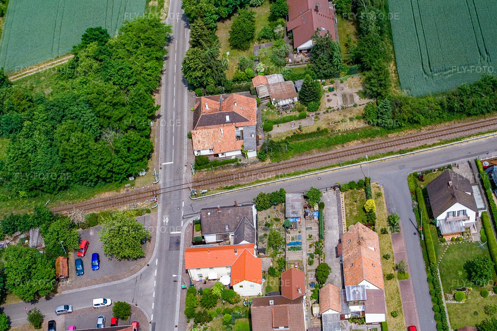 Luftbild: Bahnübergang Hauptstr in Barbelroth im Bundesland Rheinland-Pfalz in Deutschland. Foto: IMG_11036.jpg vom 24.05.2008 durch Werner Riehm/FLY-FOTO.de