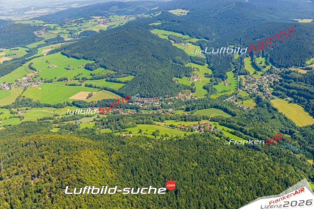 Schrägluftbild  Mais  Neukirchen beim Heiligen Blut - Das Luftbild wurde 2025 vom UL-Flugzeug heraus erstellt ( keine Drohne ) - Hochauflösende Luftaufnahme -Nicht vergleichbar mit Google Maps oder Satelittenbilder- Die Geschenkidee !Mit Lizenz und Bildrechte bestellbar