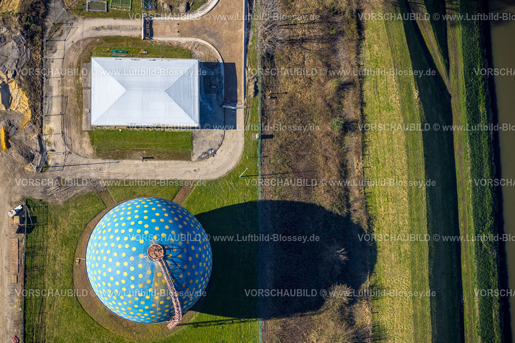 Gelsenkirchen240300428 | Luftbild, Der Ball Kugelgasbehälter, Entwurf des Gelsenkirchener Allround- Künstlers Rolf Glasmeier. auf der Emscherinsel Adenauerallee, Bismarck, Gelsenkirchen, Ruhrgebiet, Nordrhein-Westfalen, Deutschland