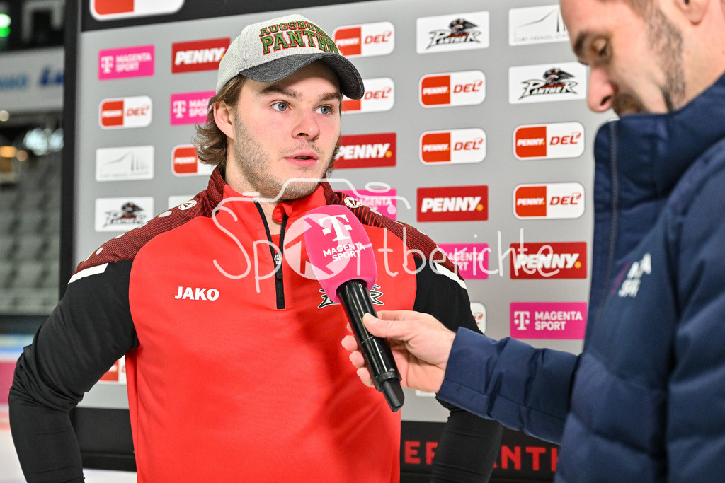 Augsburger Panther - Nürnberg Ice Tigers | im Bild D. J. BUSDEKER (Augsburger Panther #14) beim Interview von MagentaSport vor dem Heimspiel gegen Nürnberg / Freisteller / Einzelfoto / DEL: Augsburger Panther - Nuernberg Ice Tigers, Curt Frenzel Stadion am 03.01.2025