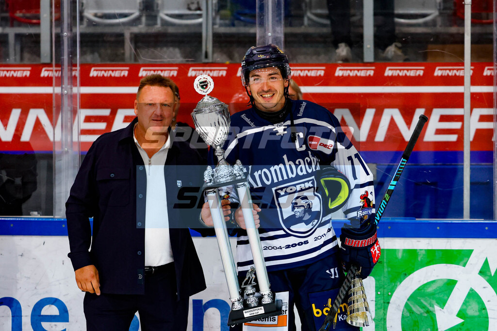 Schutzeigel - Fischbuch | Iserlohns Prokurist Bernd Schutzeigel mit Kapitän Daniel Fischbuch - © Sportfoto-Sale / Eishockey-Magazin Jan Brüggemann - Realisiert mit Pictrs.com