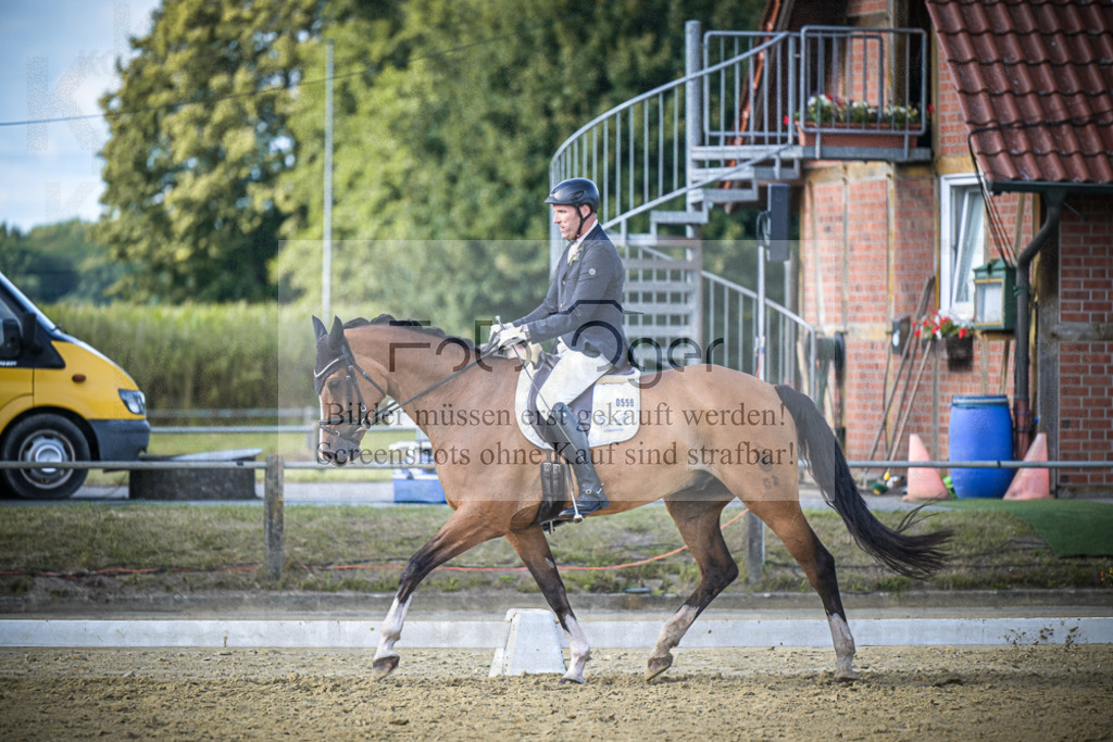 DOS_0652 | Entdecke hochwertige Reitturnierfotos von Foto Oger. Professionell, emotional und authentisch – jetzt Lieblingsmomente im Shop bestellen.Deutschlandweite Turnierfotografie. - Realisiert mit Pictrs.com