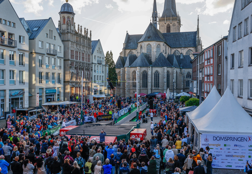 top-top.de 240913-191 | Foto, Video, Fotografie, Videografie, Fotobox, DJ, Discjockey, Musik, Musikbox, Veranstaltung, Photobooth, Amazon, Ebay, Buchtipp, Bestseller, Autor, Verlag, Buch, Wesel, Hamminkeln, NRW, Dinslaken, Rees, Drohne, Hochzeit, Party, Fotobox, Wesel, Fotograf