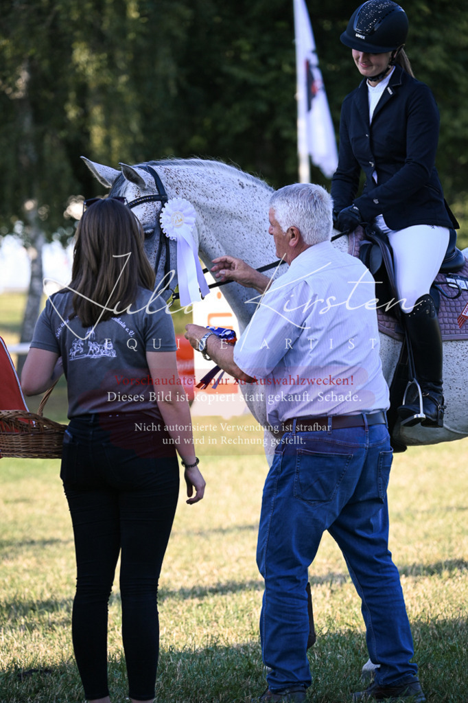 DSC_1859 | Pferde- und Turnierfotografie in Westsachsen. Pferdeportraits, Auftragszeichnungen und intuitive Kunst.