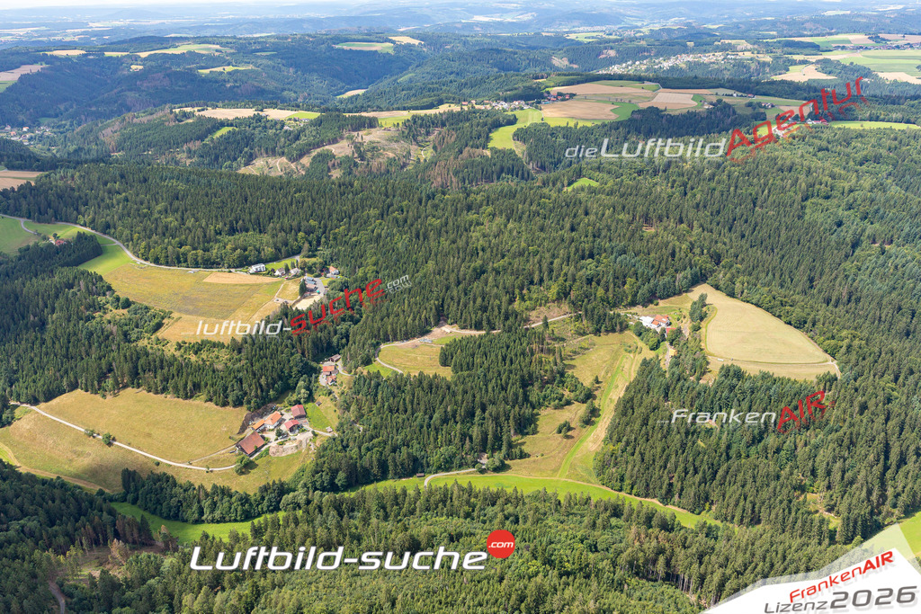 Die Luftaufnahme Rosslach - Wilhelmsthal wurde 2021 mittels Flugzeug (keine Drohne) erstellt. Hohe Auflösung -für große Poster und Wandbilder geeignet!