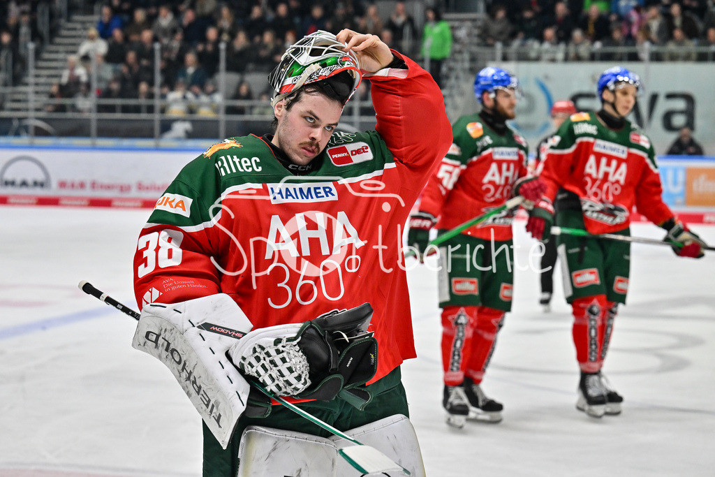 Augsburger Panther - Kölner Haie | Im Bild Strauss MANN (Augsburger Panther #38) im Powerbreak / DEL: Augsburger Panther - Koelner Haie, Curt Frenzel Stadion am 02.03.2025