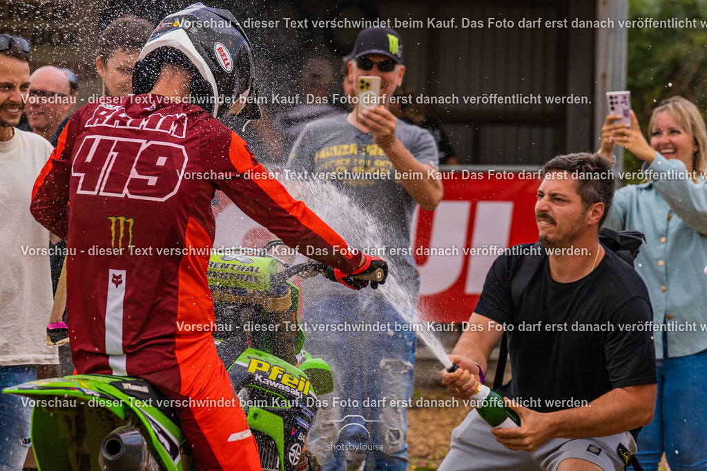 09_21_LM_Schenkenhorst-3380 | Sportfotografin aus Berlin-Brandenburg mit Fokus auf Motocross. Ich halte deine sportliche Leistung und echte Emotionen auf und neben der Strecke professionell fest. Entdecke die Fotos von deinem Rennen und bestelle sie direkt hier im Shop.