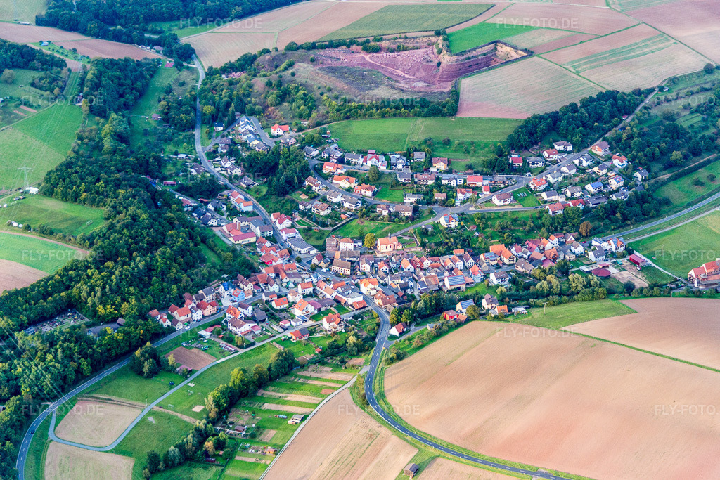 Luftbild: Ortsansicht im Ortsteil Wüstenzell in Holzkirchen im Bundesland Bayern in Deutschland. Foto: IMG_073648.jpg vom 26.09.2014 durch Werner Riehm/FLY-FOTO.de