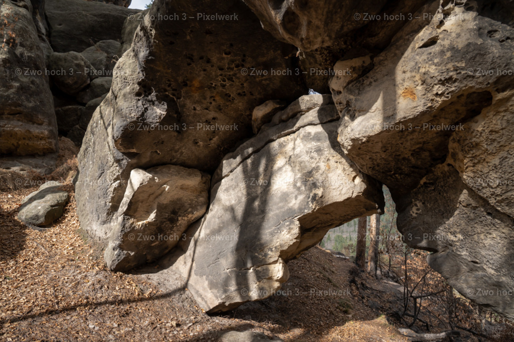 Obere_Affensteinpromenade_Siegfried_Bergfried_Felsen_Felsentor | 2022-09-02_Waldbrandgebiete_2 - Realisiert mit Pictrs.com