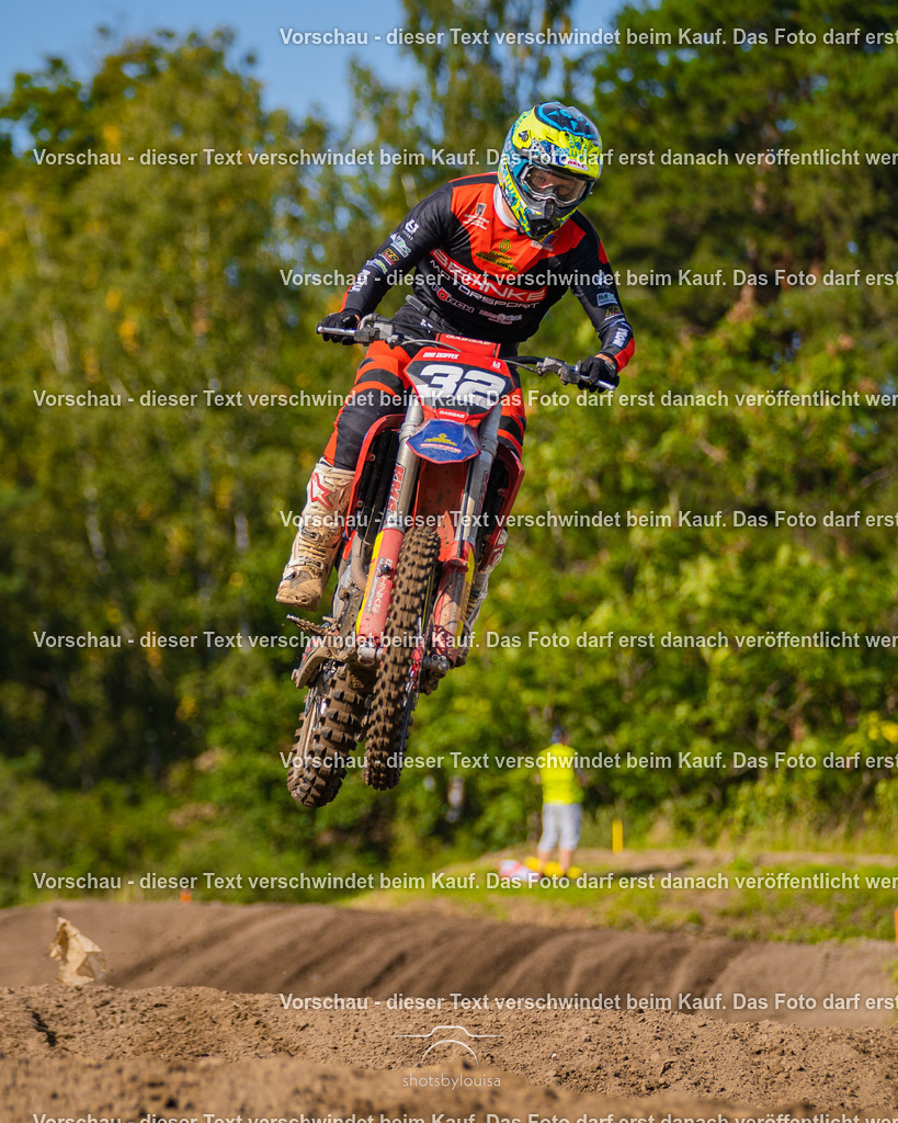 09_21_LM_Schenkenhorst-8252 | Sportfotografin aus Berlin-Brandenburg mit Fokus auf Motocross. Ich halte deine sportliche Leistung und echte Emotionen auf und neben der Strecke professionell fest. Entdecke die Fotos von deinem Rennen und bestelle sie direkt hier im Shop.