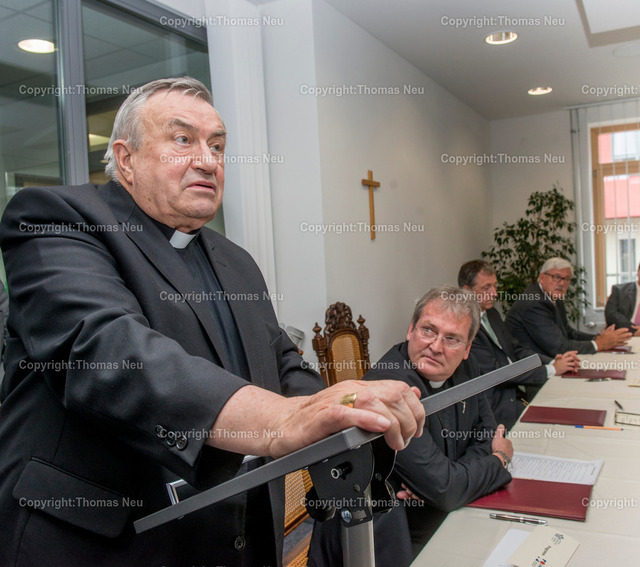 _DSC4792 | Bensheim,HGH, Veretragsunterzeichnung mit Karl Kardinal Lehmann,Dr. Peter Kurz Oberbuergermeister Mannheim, Pfarrer Angelo Stiponovich, Alfred Daenzer, Geschaeftsfuehrer Uniklinik Mannheim , Bild: Thomas Neu