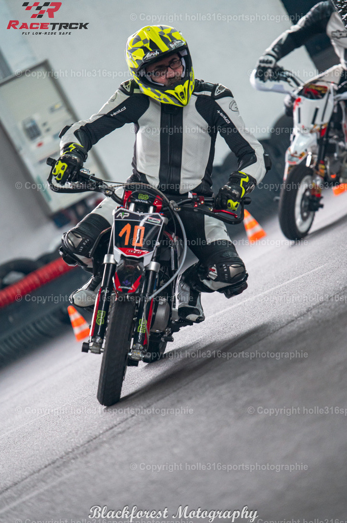 19_01_25racetrck.1321 | Sportfotografie , Motorsport, Motoross, Reitsport, Mointainbike, Enduro,
Landschaft , Outdoor, Eventfotografie, Landschaft, Bilder online bestellen - Realisiert mit Pictrs.com