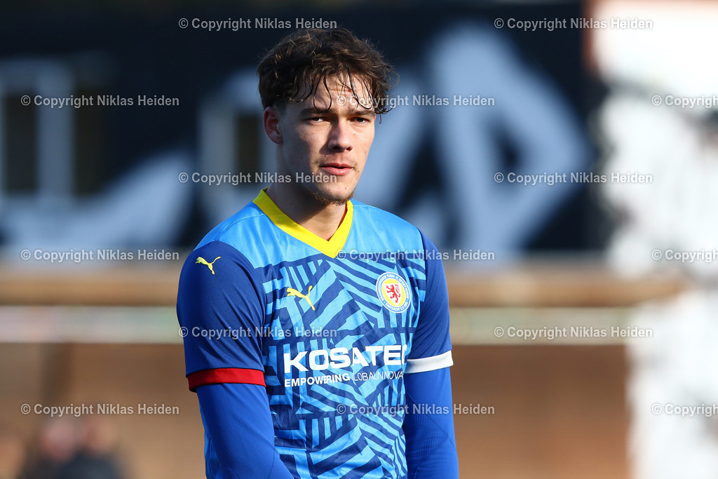 NH_FCStPauliU23_EintrachtBraunschweigU23_Testspiel_02022025 | #22 Mason Grumbach (Eintracht Braunschweig U23)Fußball I Herren I Testspiel I Saison 2024-2025 I FC St. Pauli U23 - Eintracht Braunschweig U23 I 02.02.2025 I Sportplatz Brummerskamp
